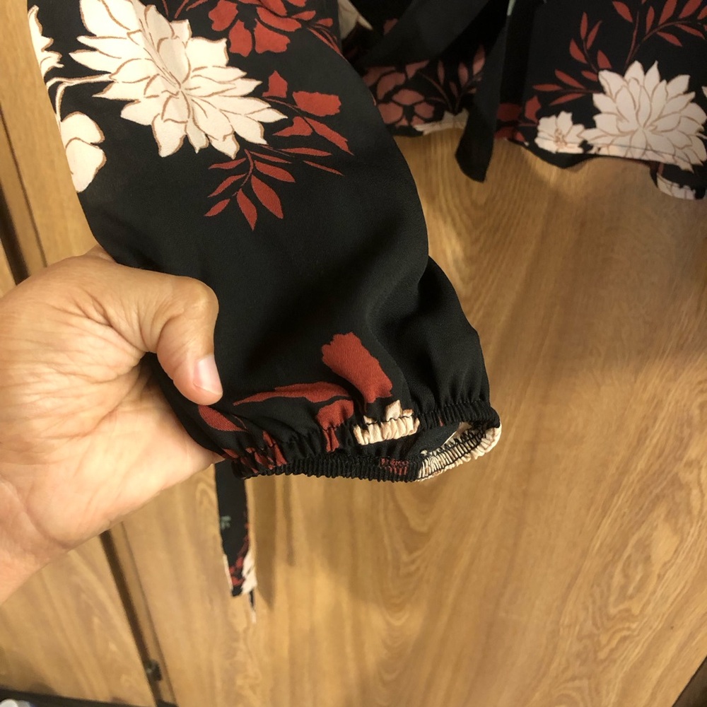 Forever 21 Black Floral Wrap Blouse with Cream & Rust Flowers - Picture 5 of 6